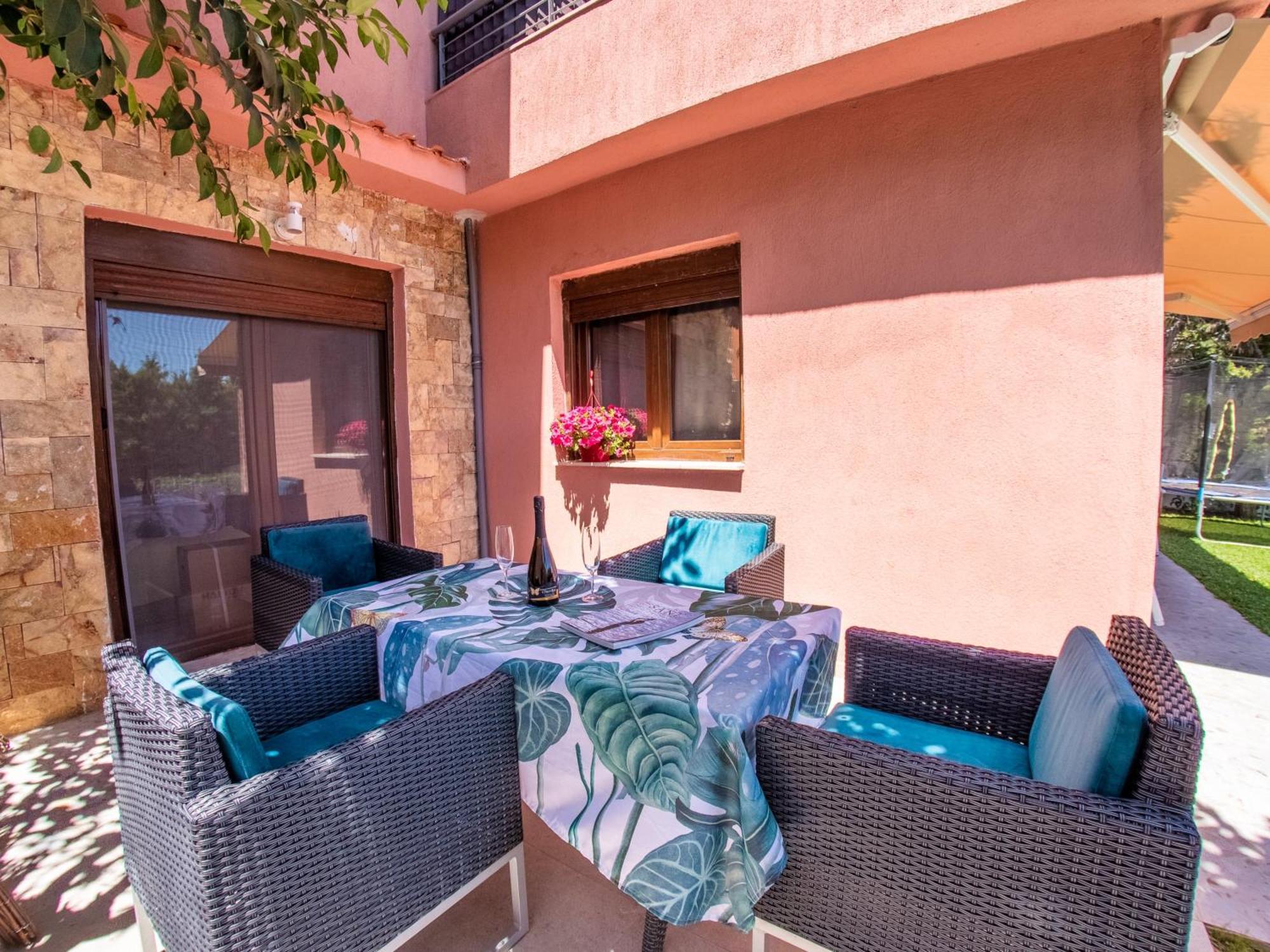 Deluxe Sani Relax Villa Luaran gambar